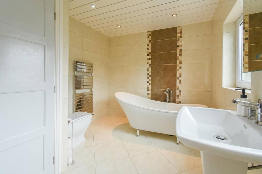 Luxurious & Tranquil Riverside Getaway Great Harwood 外观 照片