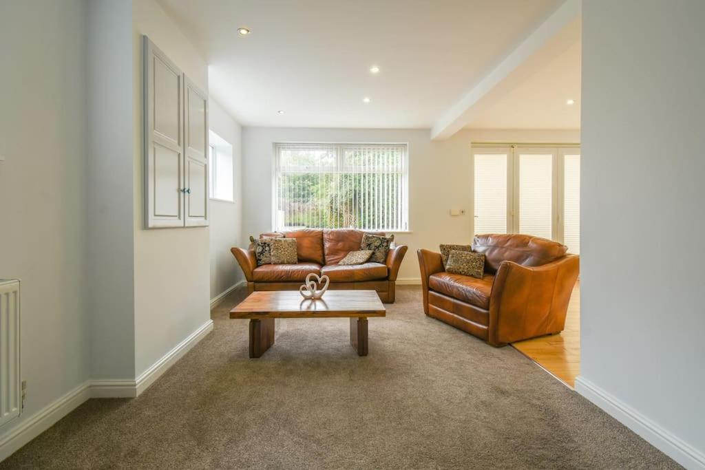 Luxurious & Tranquil Riverside Getaway Great Harwood 外观 照片