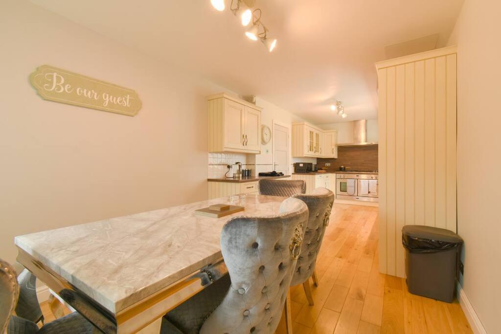 Luxurious & Tranquil Riverside Getaway Great Harwood 外观 照片