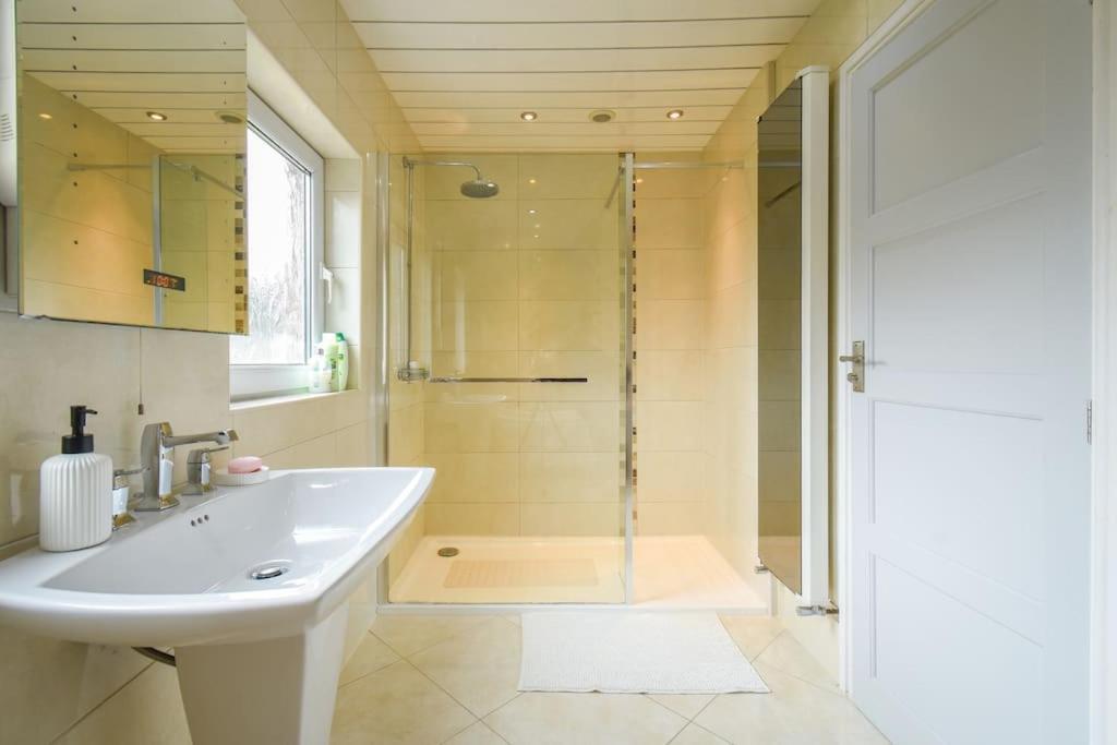 Luxurious & Tranquil Riverside Getaway Great Harwood 外观 照片