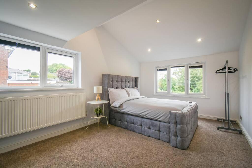 Luxurious & Tranquil Riverside Getaway Great Harwood 外观 照片